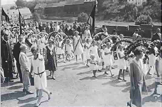 Wiesenfestumzug in der Schulstraße