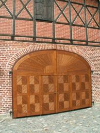 Das schmucke neue Hoftor am Bürgerhaus Ullersreuth